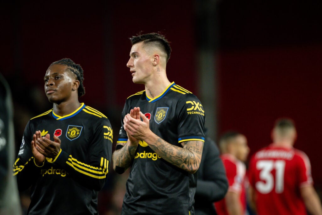 Patrick Chinazaekpere Dorgu and Benjamin Sesko of Manchester United applaud the fans after the Premier League match between Nottingham Forest and Manchester United at City Ground on November 01, 2025