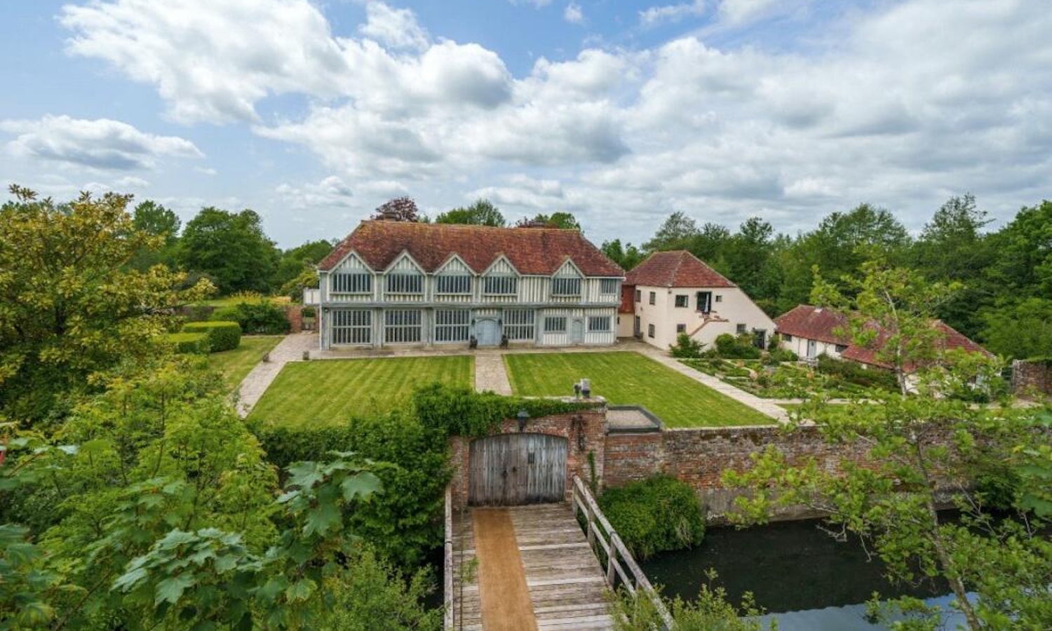 Peter Grant's former home is struggling to sell