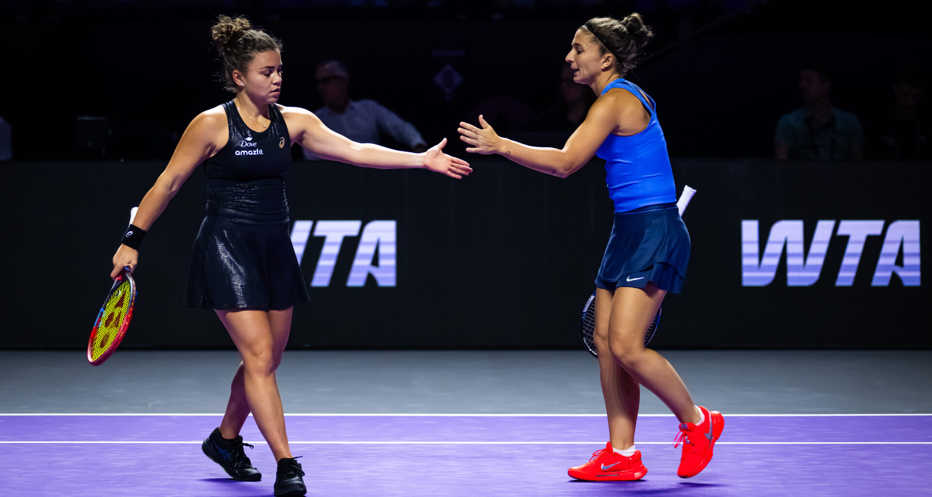 Errani and Paolini win to open the WTA Finals; Hsieh and Ostapenko follow to end Day 1