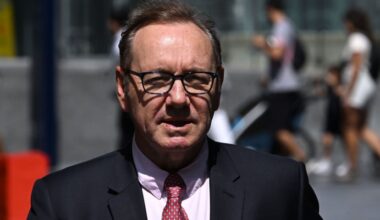 “Extremely powerful people” want to put Kevin Spacey back to work