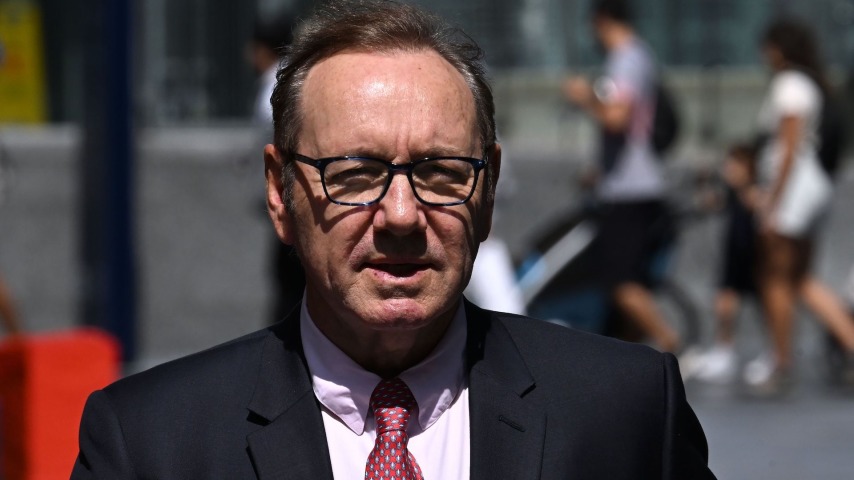 “Extremely powerful people” want to put Kevin Spacey back to work