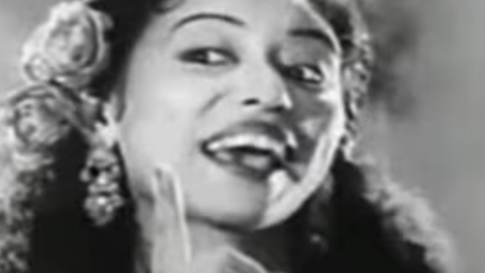 Latika’s acting impressed people, and soon she was roped in for several projects. Over the course of her career, Latika worked with legendary actors Raj Kapoor and Dilip Kumar.