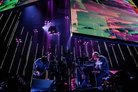 Alex Lake / @twoshortdays Radiohead play the O2 Arena