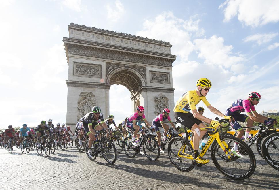 Chris Froome Dan McLay Arc de Triomphe 2016
