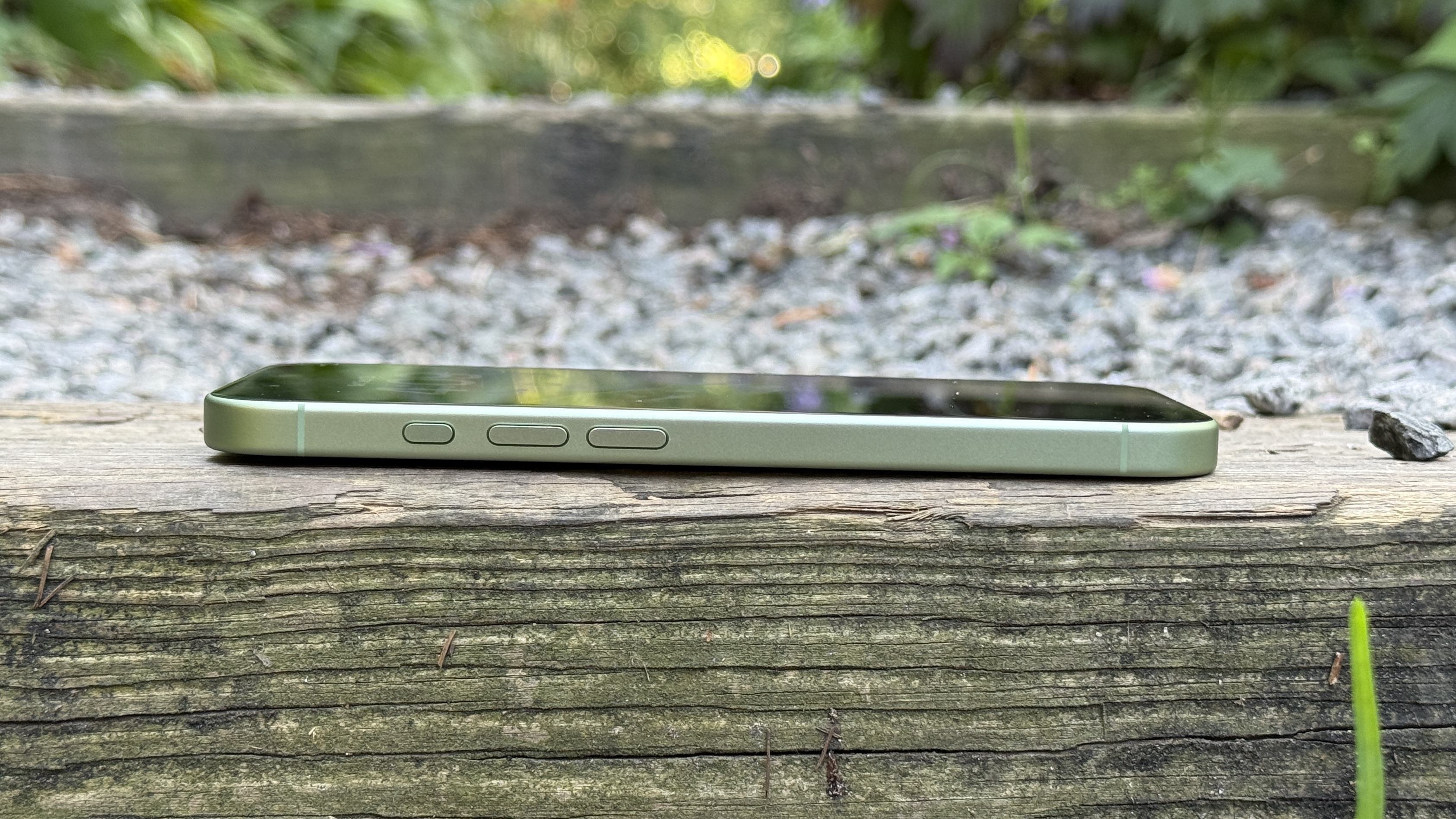 Apple iPhone 17 Review