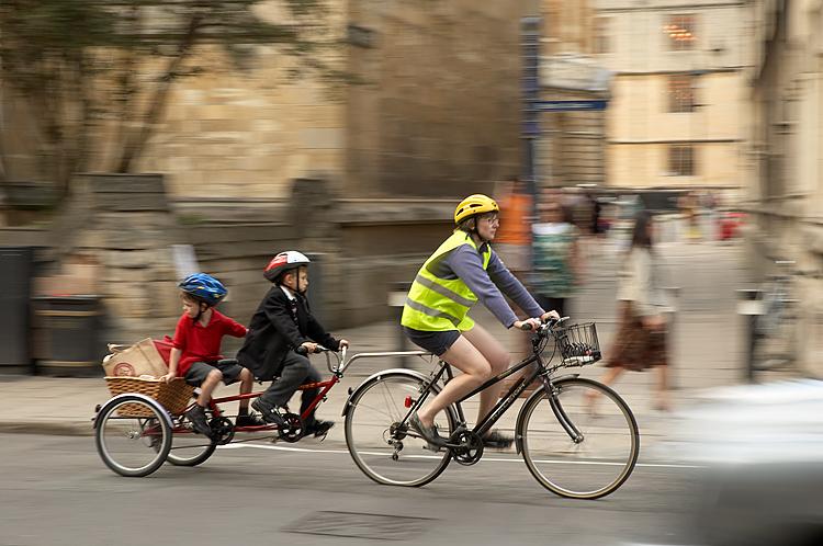 Slovakian government mocked over “nonsensical” 6km/h speed limit for children cycling on pavements
