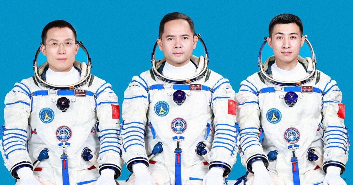Chinese Astronauts Stranded in Space With No Return Vehicle