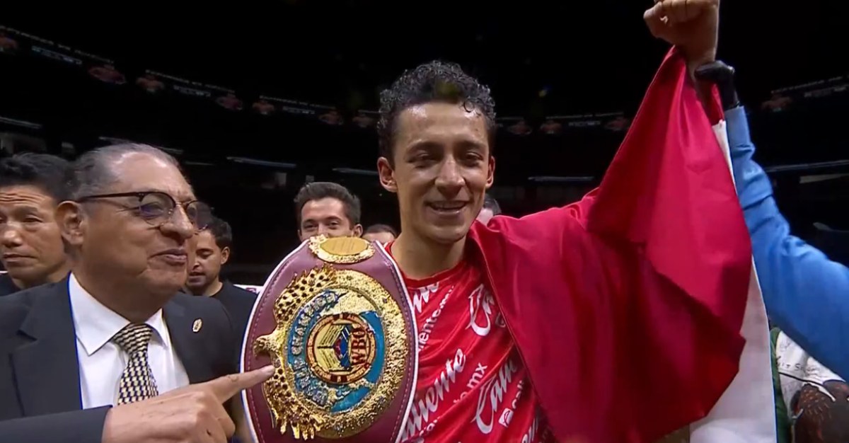Rafael Espinoza batters Khegai, retains WBO title