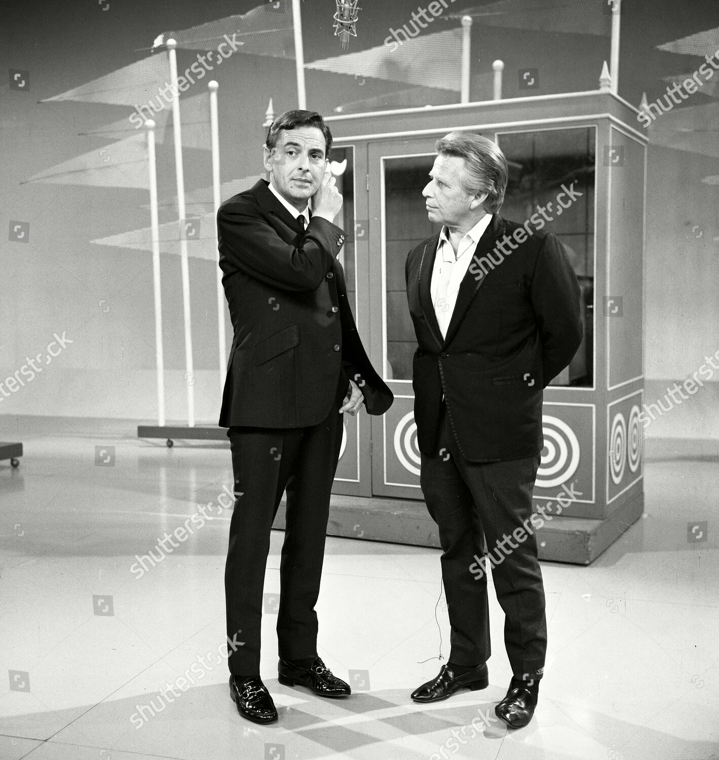 Bob Monkhouse and Jackie Rae on the set of The Golden Shot