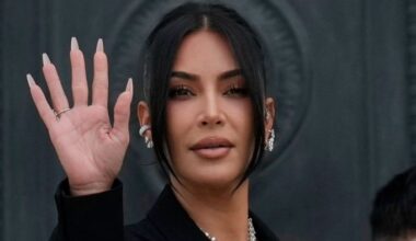 Kim Kardashian waves