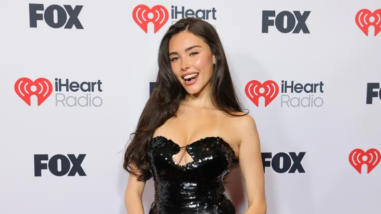 QB Justin Herbert’s girlfriend stuns in risqué low-cut gown with thigh-high slit image