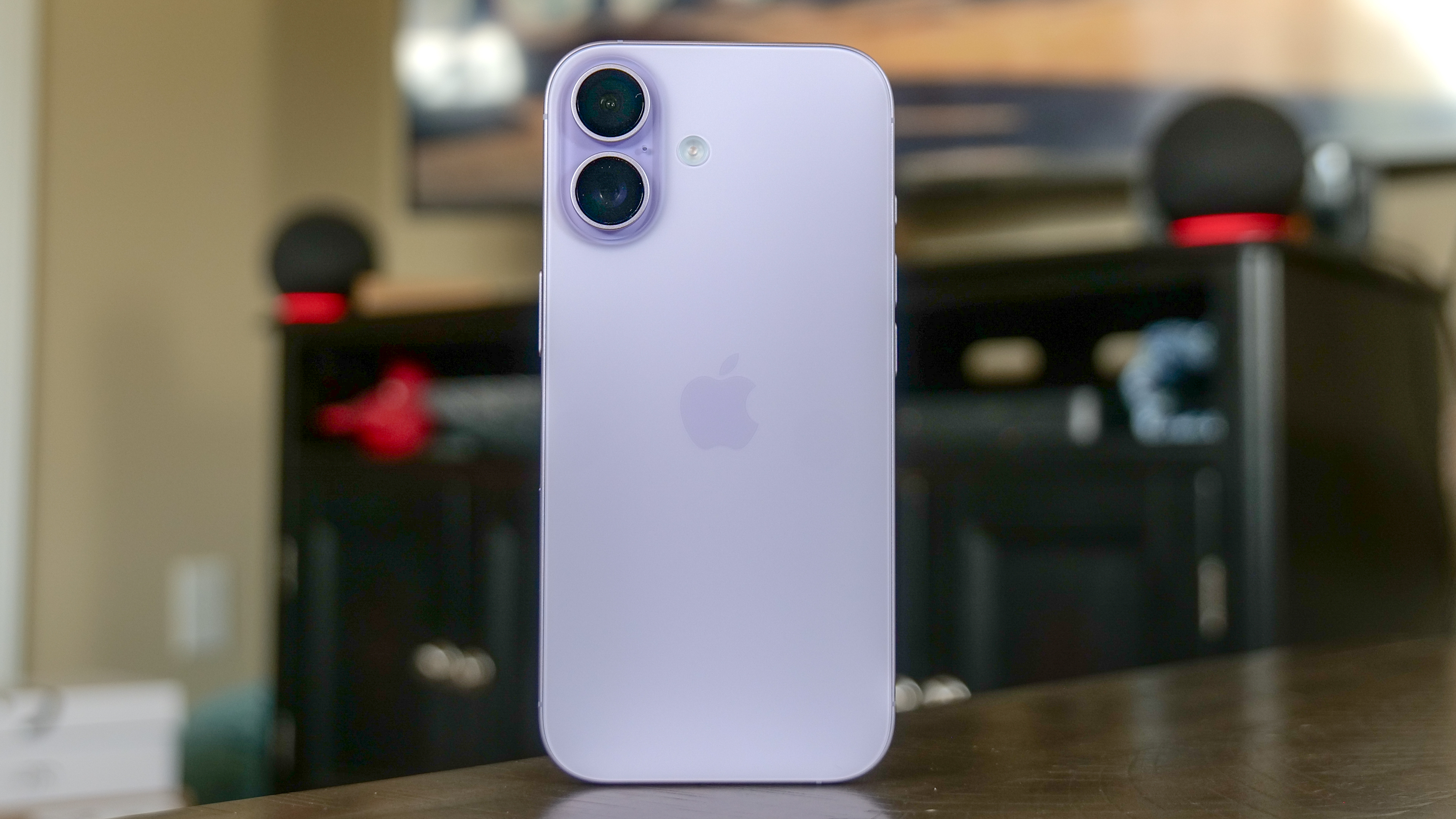 Apple iPhone 17 review.