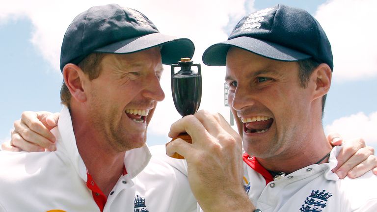 England captain Andrew Strauss holds the Ashes Earn with Paul Collingwood in Australia 2011 (AP Photo/Rob Griffith)