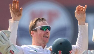 South Africa's Simon Harmer (L) celebrates with teammates after taking the wicket of India's Yashasvi Jaiswal during the third day of the second Test cricket match between India and South Africa at the Barsapara Cricket Stadium in Guwahati on November 24, 2025. (Photo by Biju BORO / AFP) / -- IMAGE RESTRICTED TO EDITORIAL USE - STRICTLY NO COMMERCIAL USE --