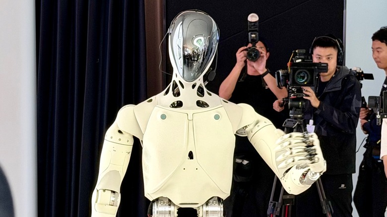 Previous-gen IRON robot gives a tour at XPENG's new HQ