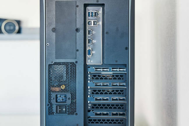 Alongside the motherboard's rather spartan I/O, we see the sixteen QSFP-DD cages used to mesh the four P150s together.