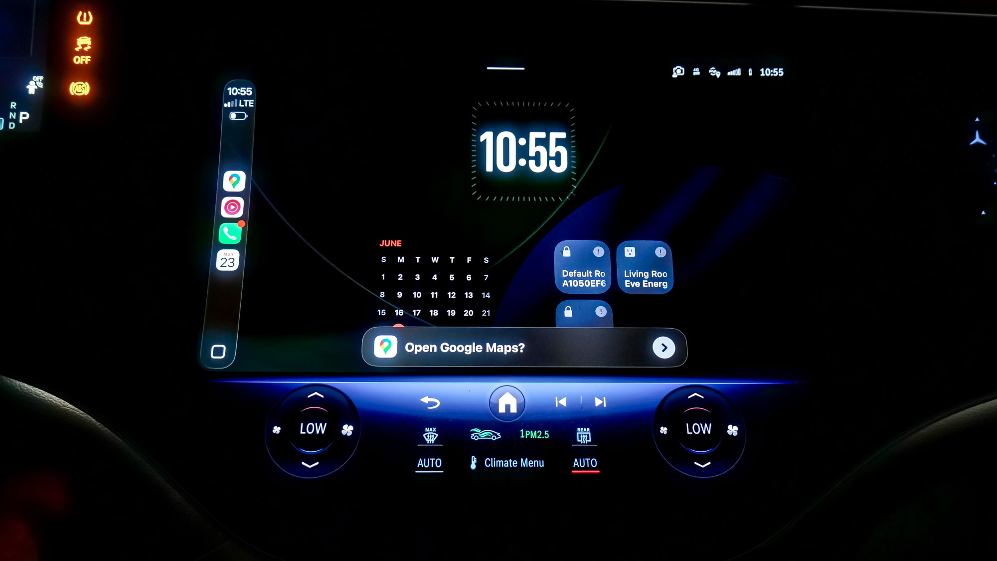 iOS 26 CarPlay screenshots.