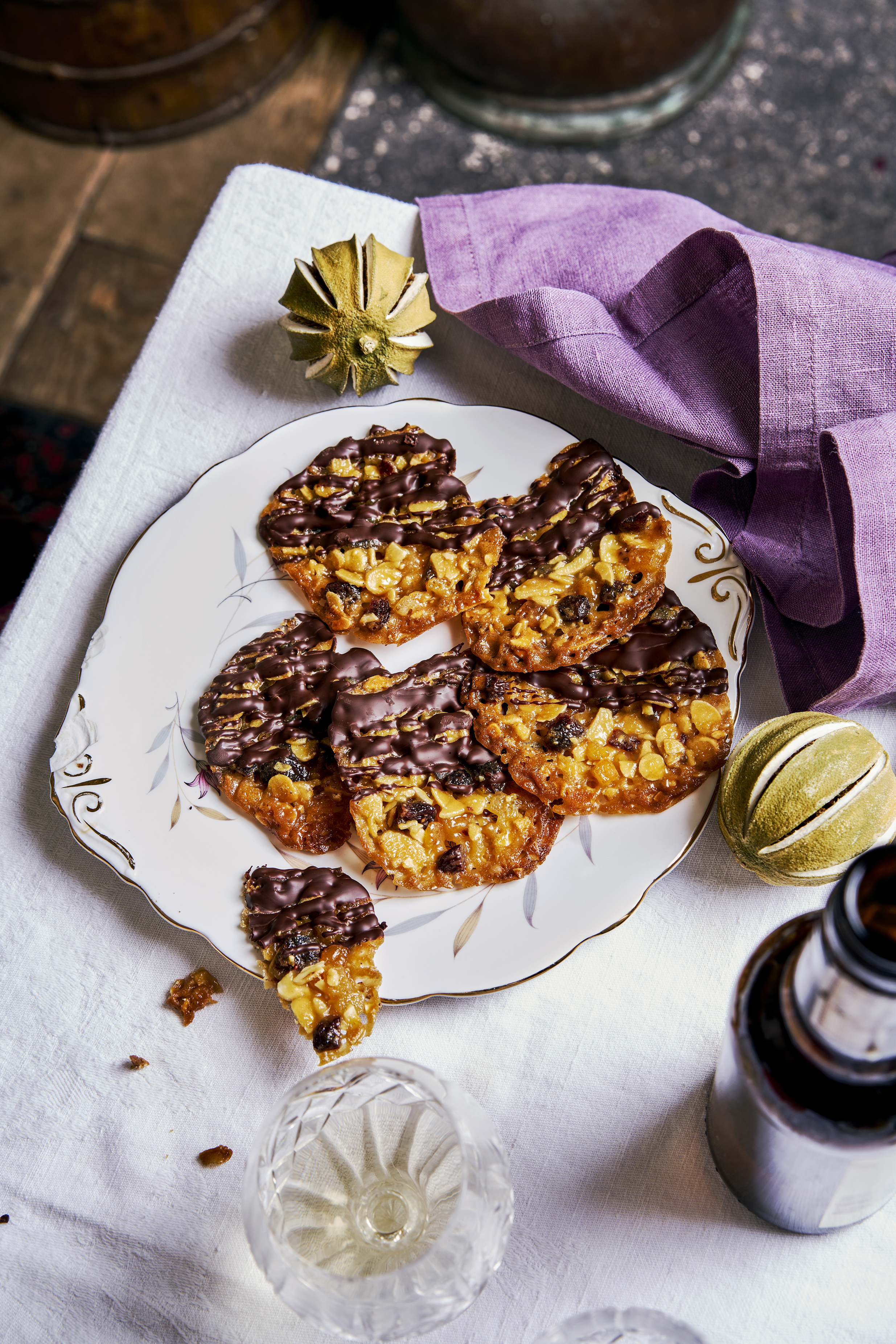 Florentines on a decorative white plate.