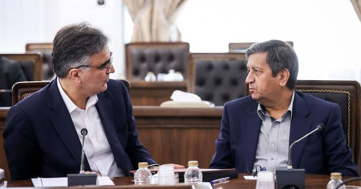 Iran replaces central bank chief as currency crisis deepens