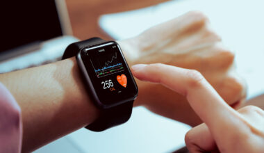 Gifting a smart watch to monitor heart health? Cardiologist weighs in