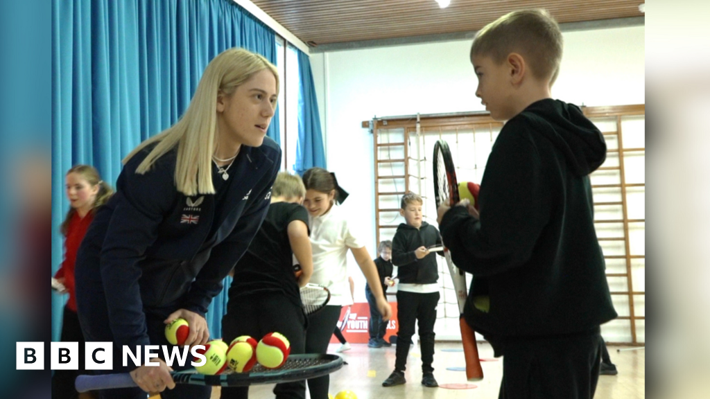 Tennis star Sonay Kartal visits her old primary school