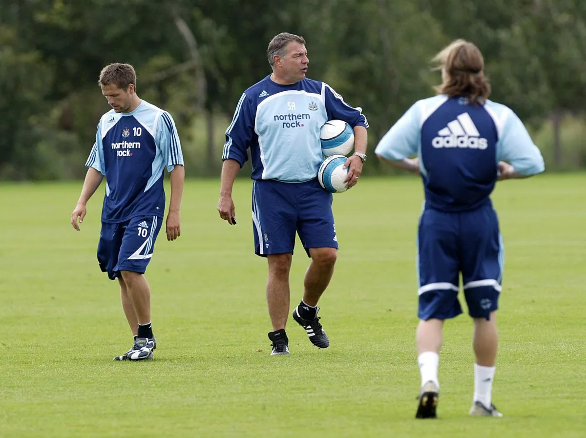 Sam Allardyce during a Newcastle United training session in 2007 alongside Michael Owen (left).