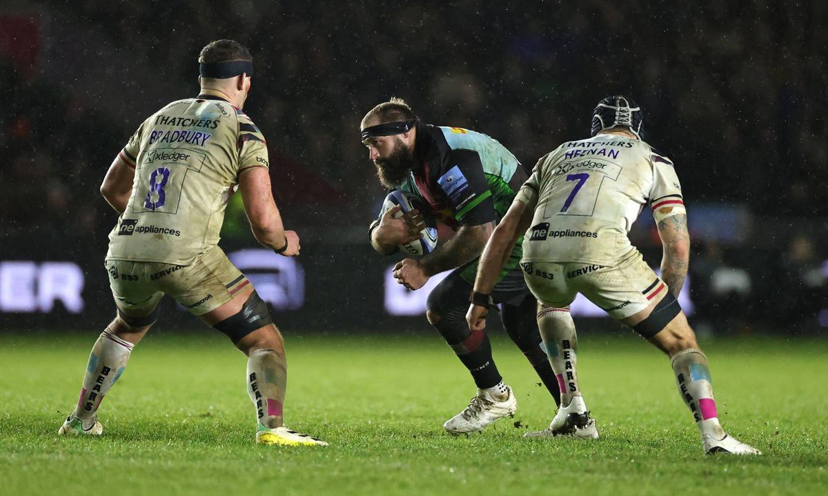 Joe Marler takes on Jake Heenan