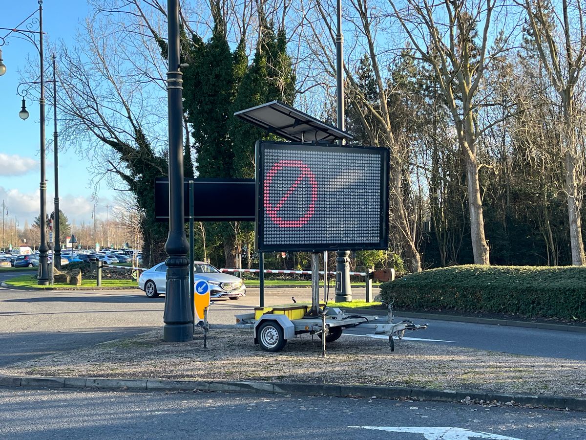 Digital screens warned of full car parks 