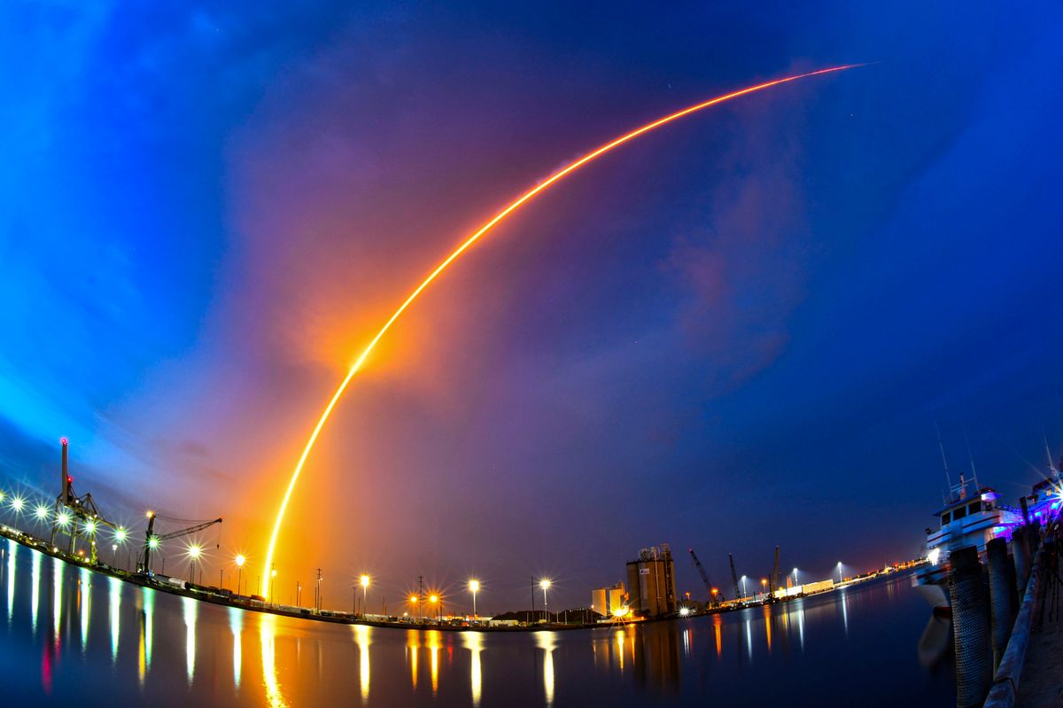 A SpaceX Falcon 9 rocket carrying Starlink satellites