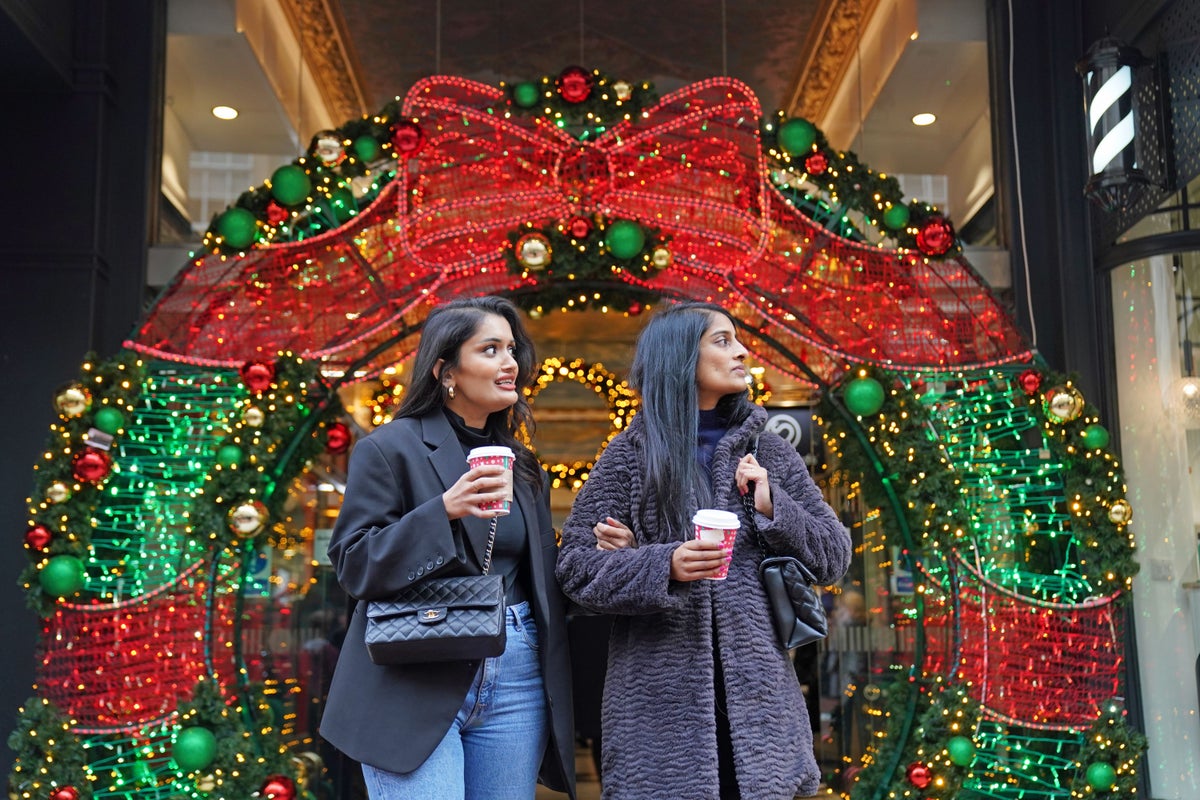 Experts share tips on how to keep your holiday spending in line with your budget