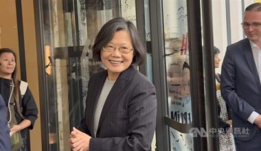 'Coriander diplomacy': Ex-president, UK envoy share love for herb