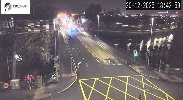 The Ormeau Road is closed at its junction with the Stranmillis Embankment