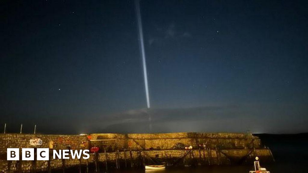Strange pillar of light linked to Chinese rocket test flight