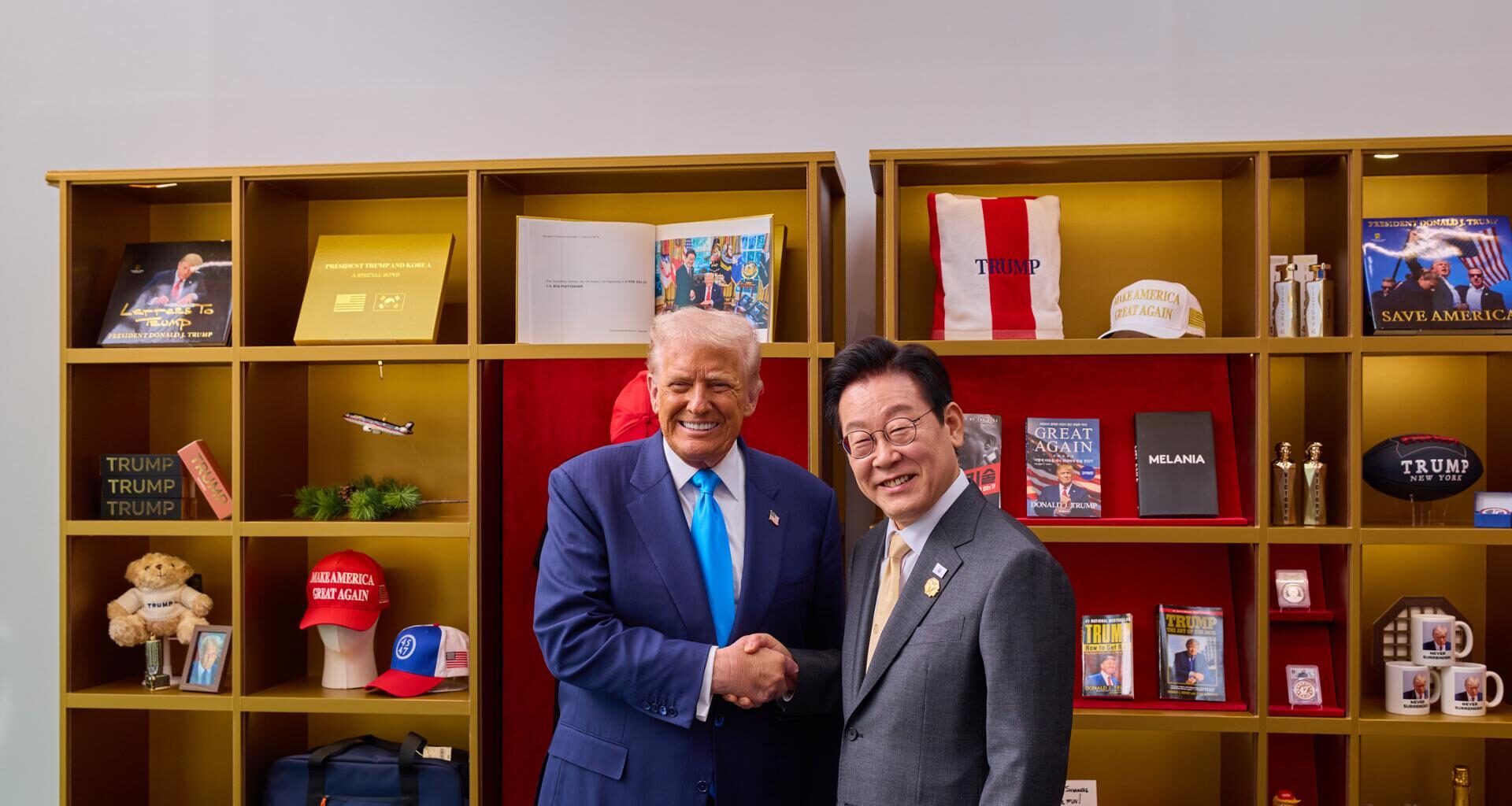 President Lee Jae Myung shakes hands with U.S. President Donald Trump at the Gyeongju National Museum in Gyeongju, North Gyeongsang Province, Oct. 29. Courtesy of presidential office
