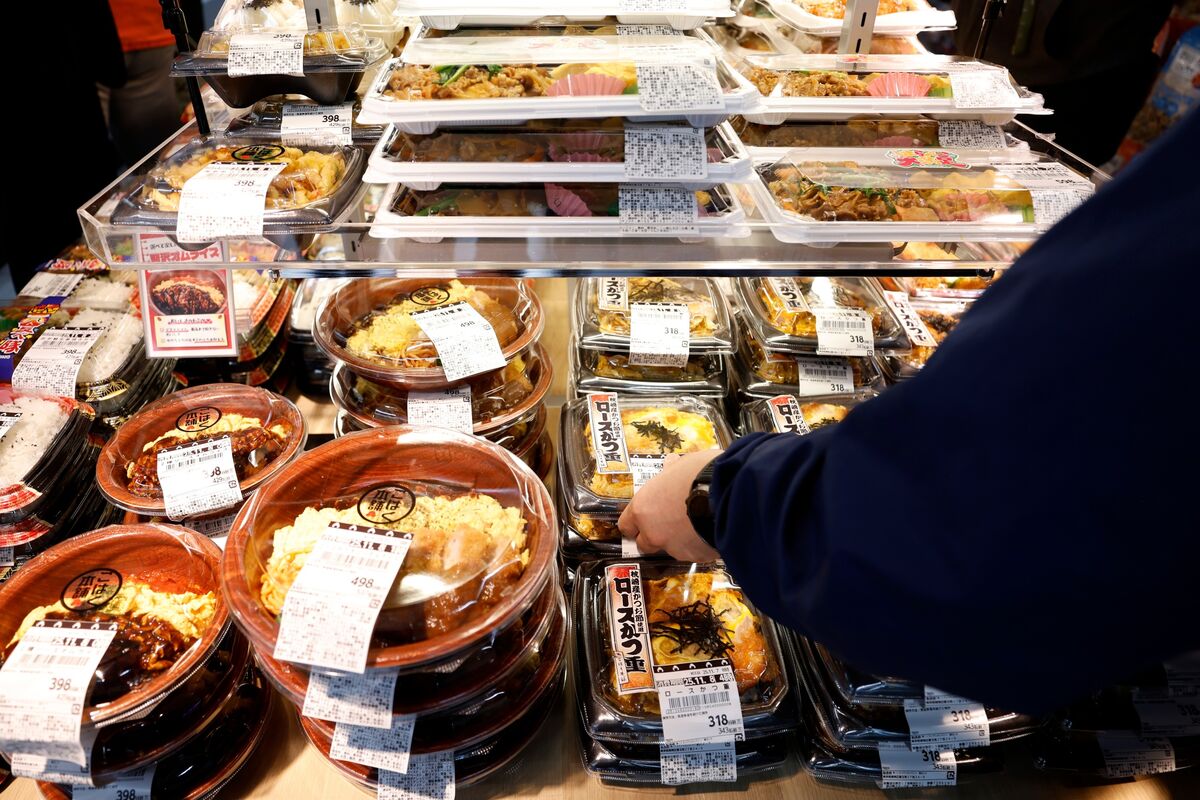 Tokyo Inflation Cools More Than Expected, Weakening Yen