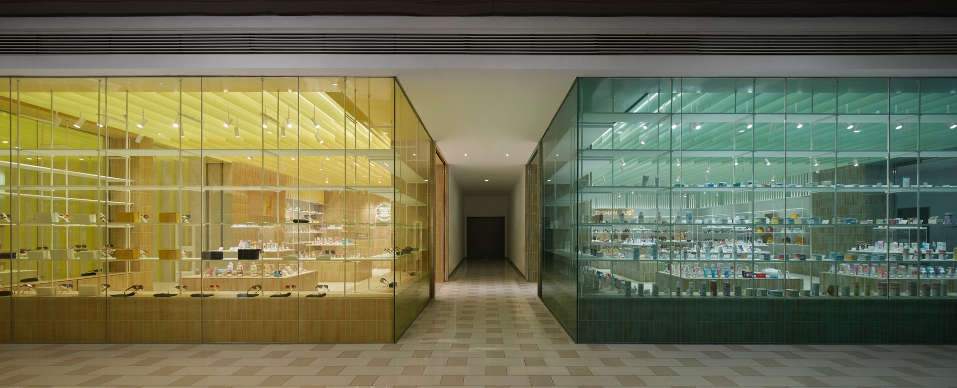 World Super Market / KiKi ARCHi