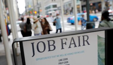 US jobless claims slow in last full week of 2025 amid weak labour market | Business and Economy News