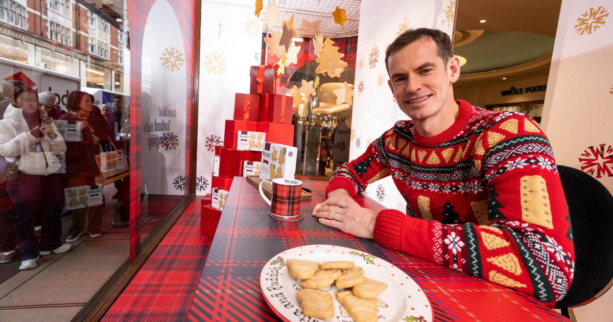 Andy Murray spotted inside window display in London