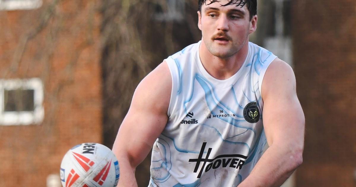 Liam Byrne joins Warrington Wolves teammates for training