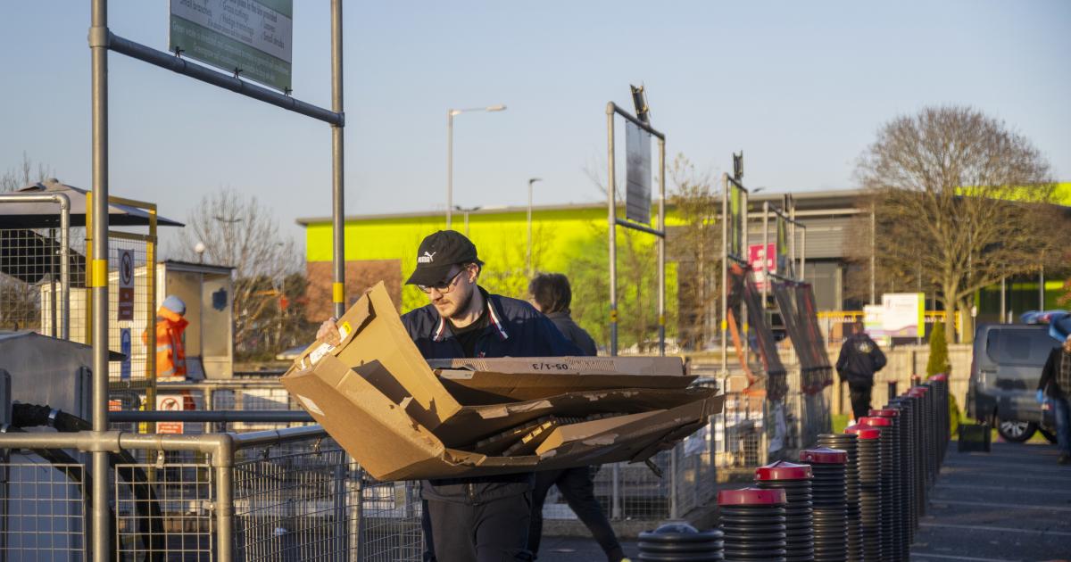 Wiltshire Council faces public over recycling centre closure