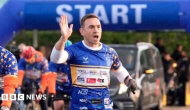 Kevin Sinfield 7 in 7: Together challenge final leg in Leeds