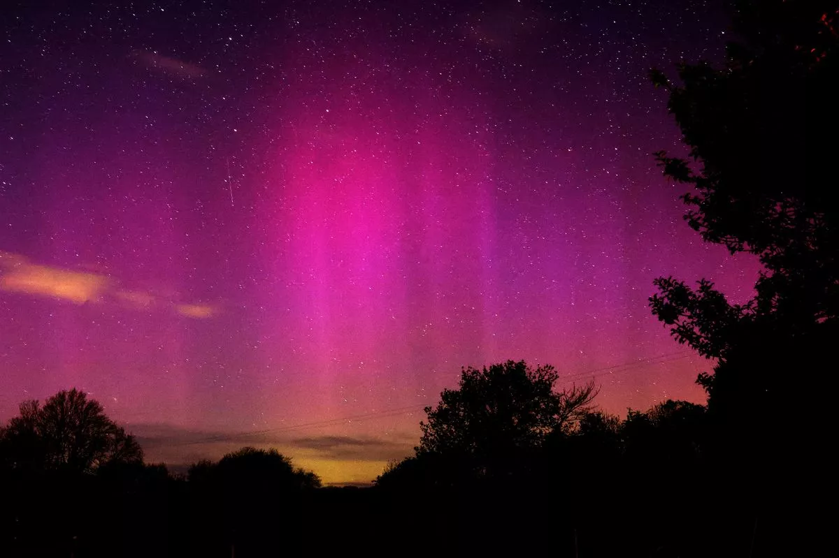 The Northern Lights made brief a appearance over fields in Undy Monmouthshire 