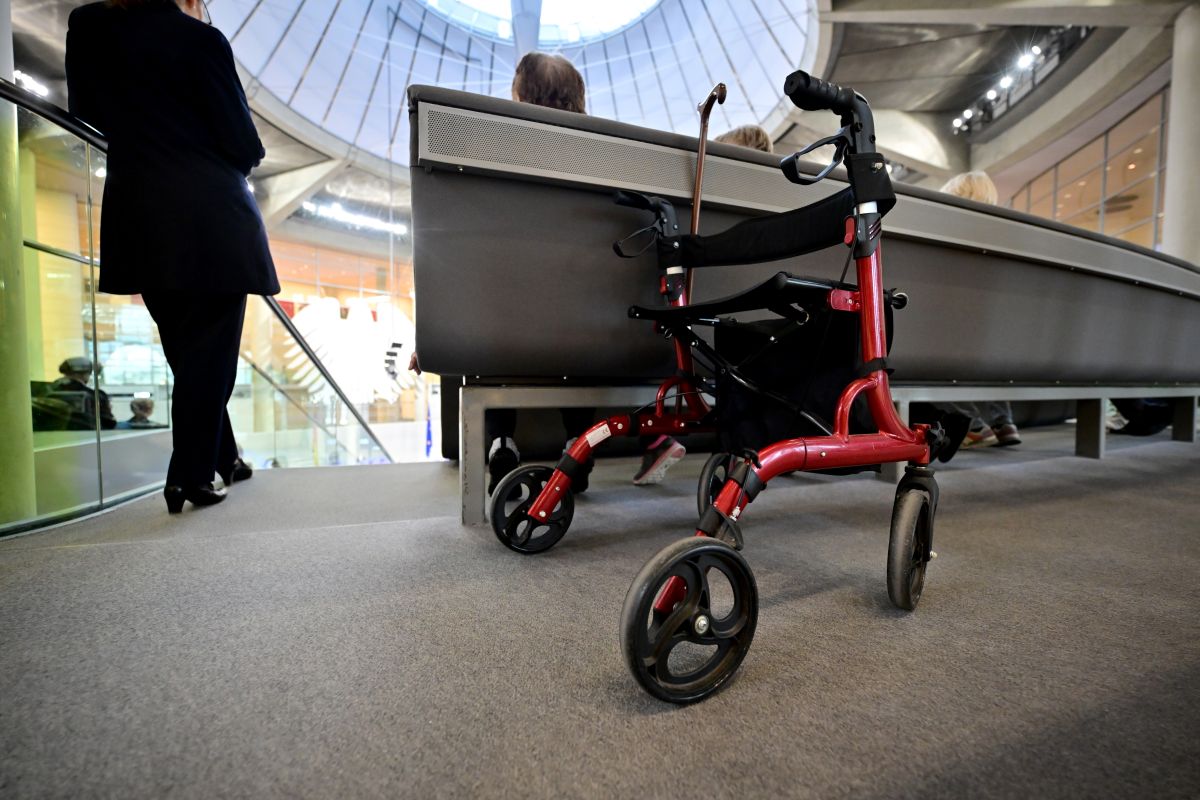 A red walked is seen in Germany parliament hall.