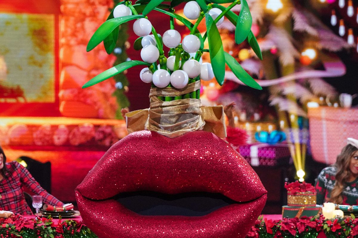 Masked Singer Mistletoe