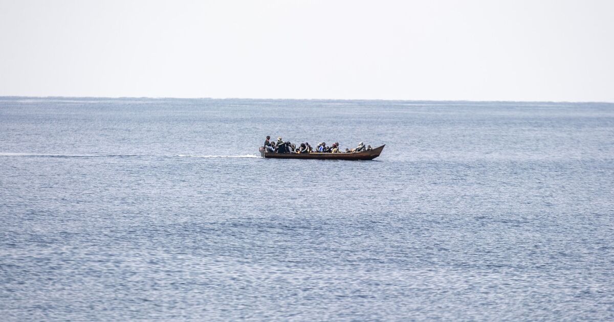 Migrant crisis: Boat sinks 'leaving 116 dead and 1 survivor' | World | News