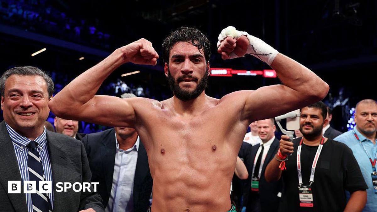 Hamzah Sheeraz celebrates after beating Edgar Berlanga in July