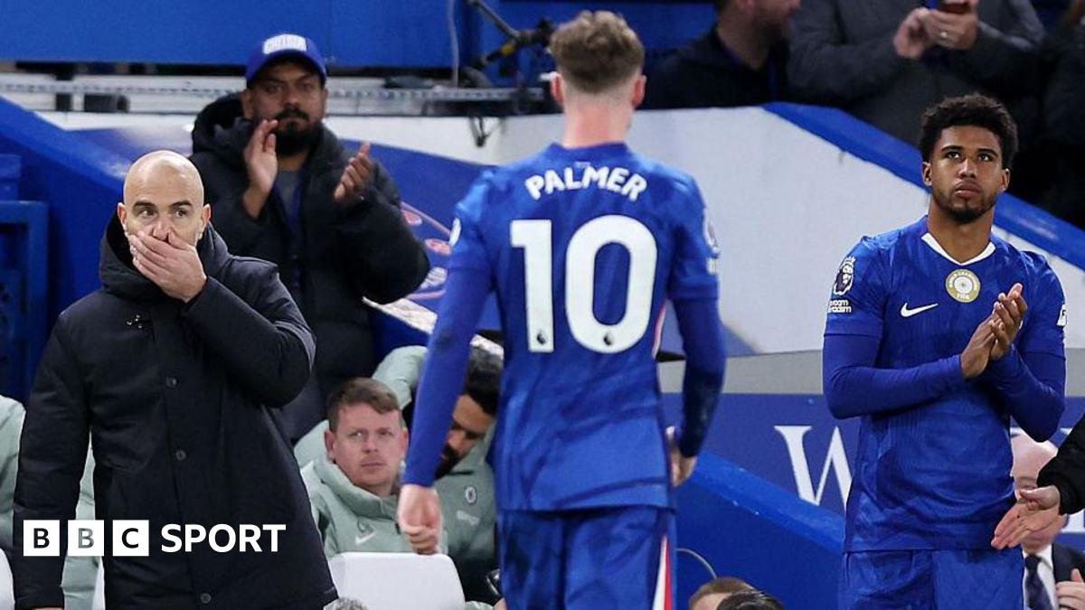 Maresca puts his hand on his face as Cole Palmer is taken off for Andrey Santos