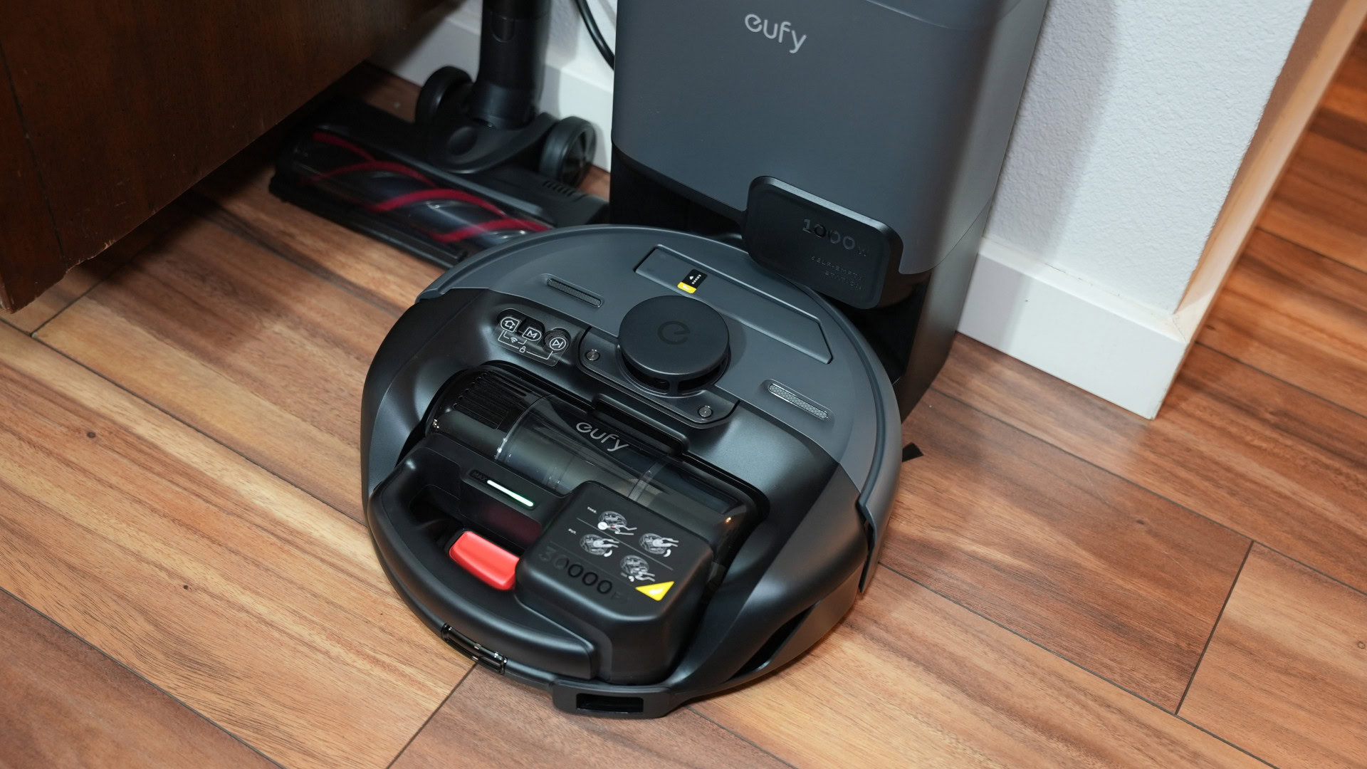 Anker eufy E20 docked angle