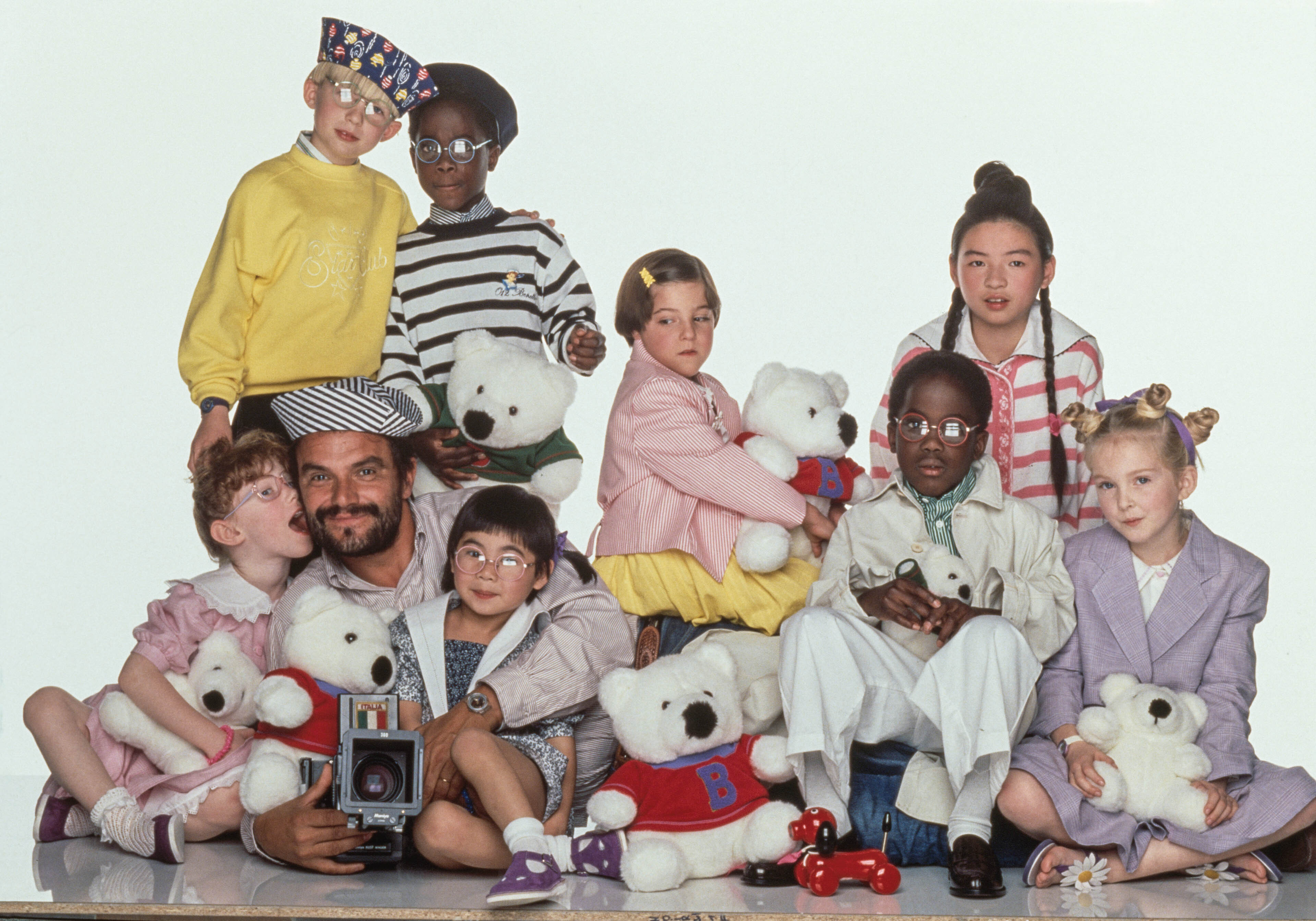 Oliviero Toscani with children during a Benetton campaign