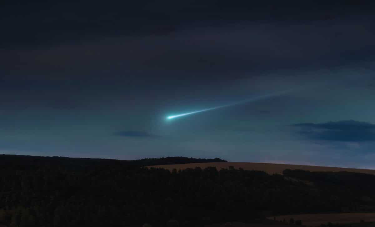 Cctv Catches Meteor Lighting Up The Sky Over Mount Fuji In Breathtaking Scene
